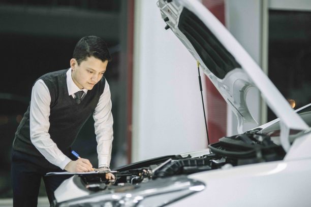 汽车服务顾问图片下载