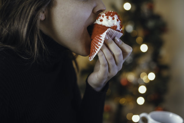 吃蛋糕图片下载