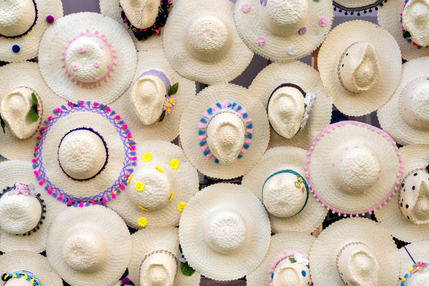 墙上的草帽图片下载