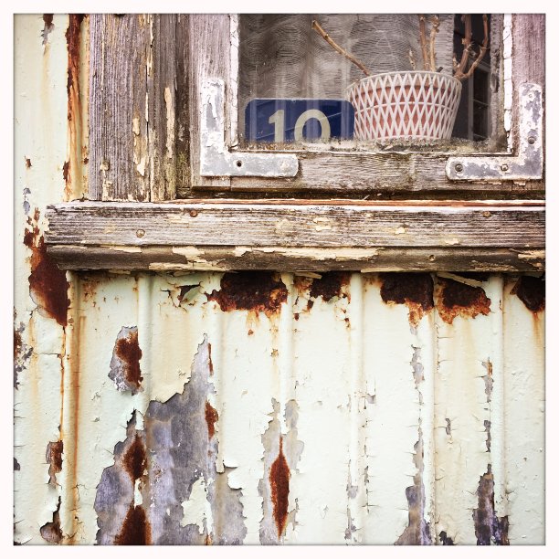 有窗户的风化立面图片下载