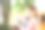 小女孩在花盆里浇盆栽图片下载