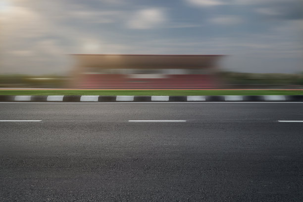 空公路路边与空运动模糊的训练种族背景图片下载