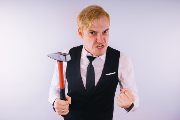 一个疯子的情感特写。图片下载