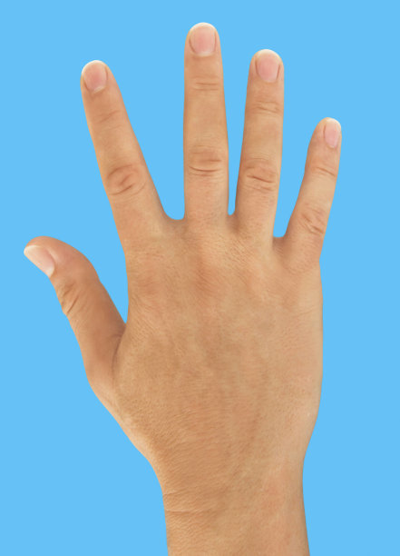 男性手和蓝色背景图片下载