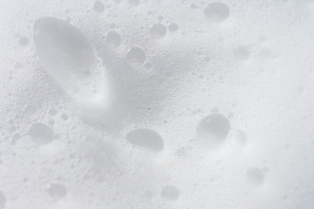 从肥皂或洗发水中产生的泡沫图片下载