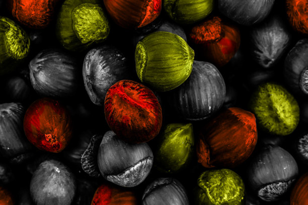 对比背景抽象，黄色，红色，深色背景，大量的榛子，特写背景设计菜单网站图片下载