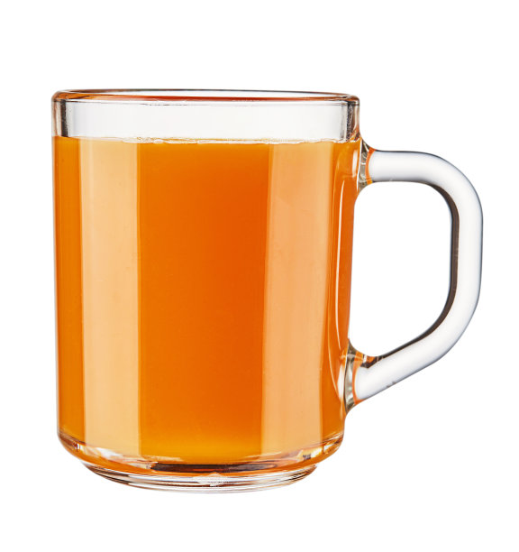 一杯孤立在白色背景上的胡萝卜汁。图片下载