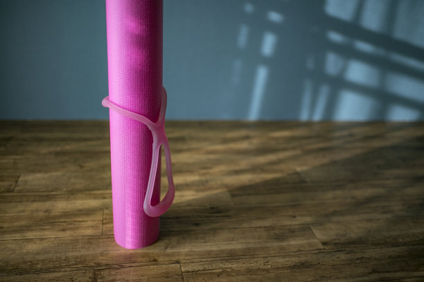 粉红色的瑜伽垫图片下载