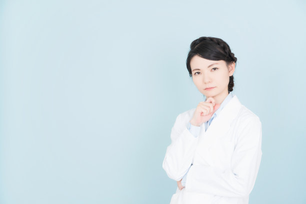 穿白大褂的女人图片下载