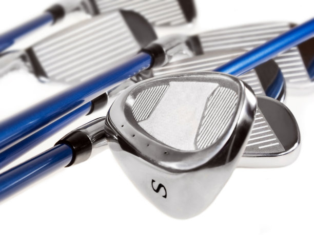 白色背景下的高尔夫设备图片下载