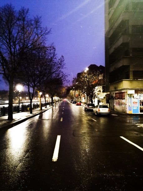 在布加勒斯特河岸图片下载