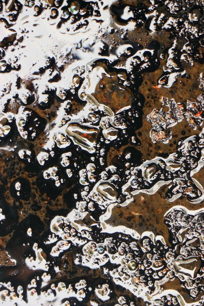 黑色和灰色的油滴背景图片下载