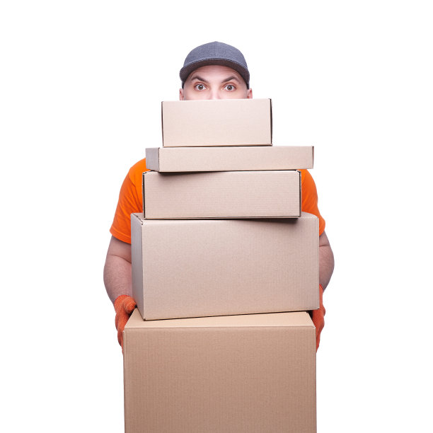 快递员将货物隔离在白色背景上图片下载
