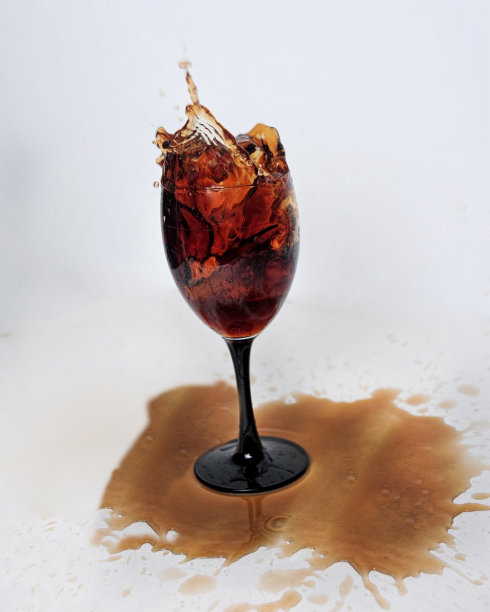 加冰块的软饮料图片下载