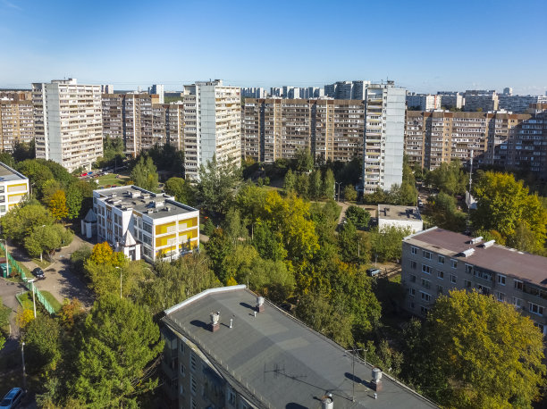俄罗斯莫斯科老城区不同高度的住宅建筑图片下载