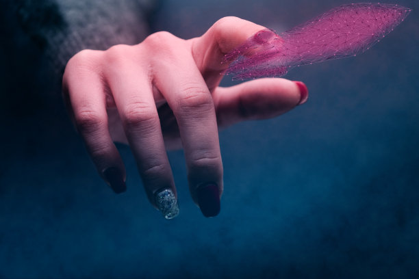 人类食指触摸火箭创新技术图片下载