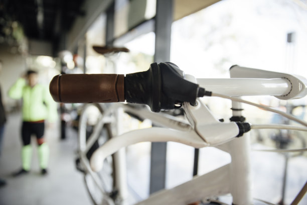 运动商店的自行车车把图片下载