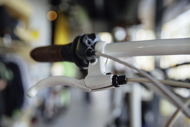 运动商店的自行车车把图片下载