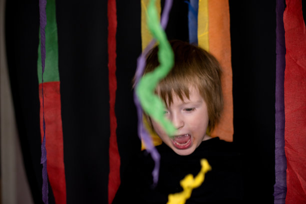 下降的纸屑图片下载