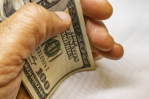 一堆钞票美元是世界贸易和经济体系的一部分图片下载