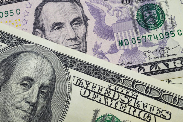 一堆钞票美元是世界贸易和经济体系的一部分图片下载