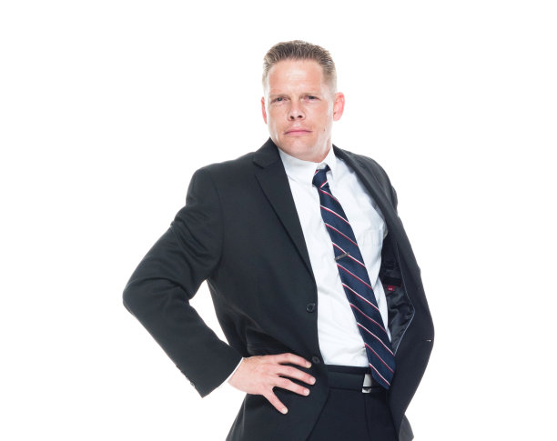 商人双手叉腰图片下载