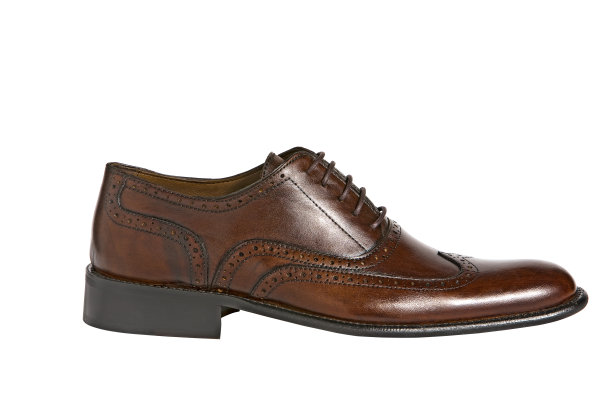 在白色背景上隔离的布洛克鞋图片下载