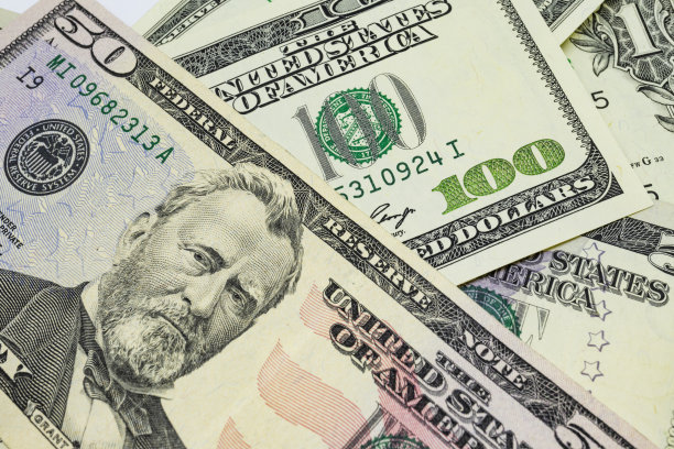 一堆钞票美元是世界贸易和经济体系的一部分图片下载