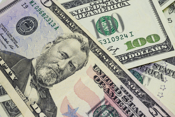 一堆钞票美元是世界贸易和经济体系的一部分图片下载