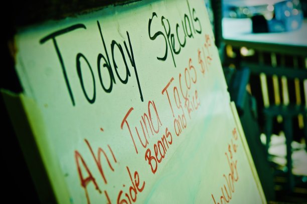 餐馆的招牌是墨西哥鱼肉卷图片下载