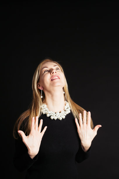 近距离的肖像美丽的女人图片下载