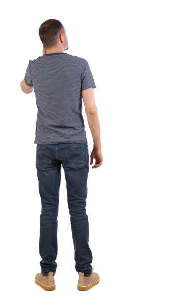 一个男人打电话的背影图片下载