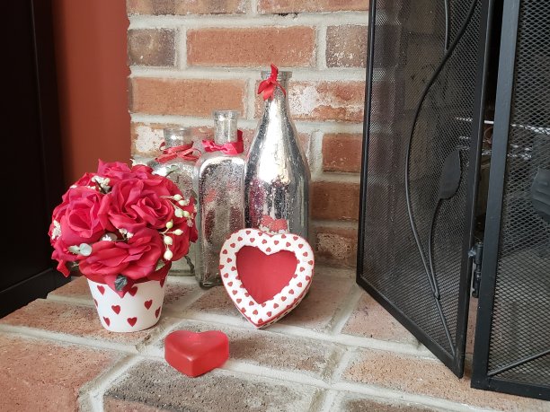 浪漫的情人节壁炉陈列图片下载