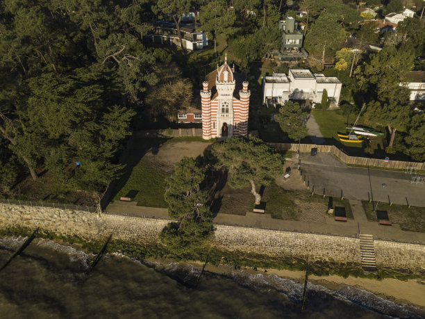 Aerial wiev，阿尔及利亚别墅教堂，Cap Ferret, Bassin Arcachon在法国边海滨，法国图片下载