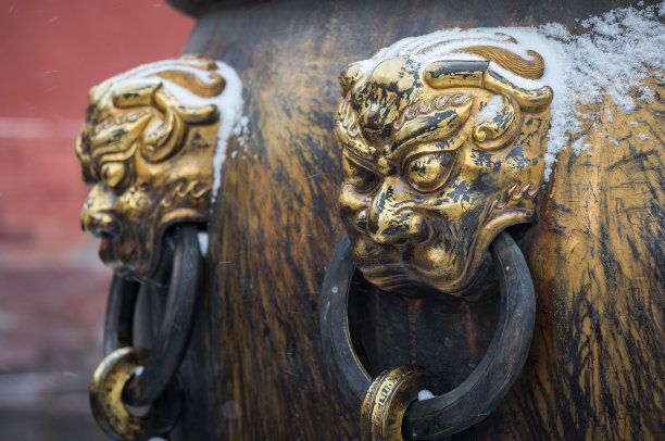 北京紫禁城铜狮头雕像图片下载