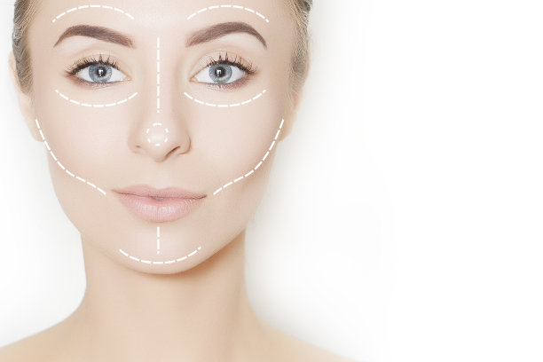 特写的女性成人与标志的皮肤为眼睑整形手术素材图片