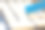 特写照片清洁键盘与白色键与蓝色刷子图片下载