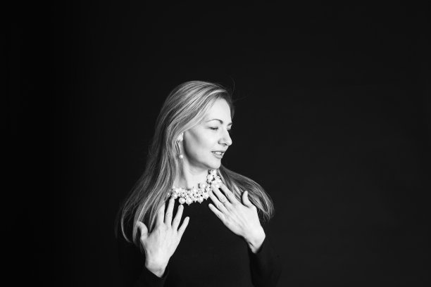 近距离的肖像美丽的女人图片下载