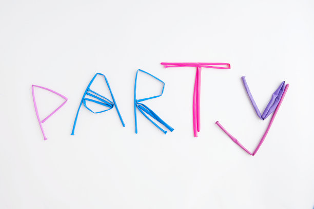 派对信件，气球派对字孤立在白色背景上。图片下载