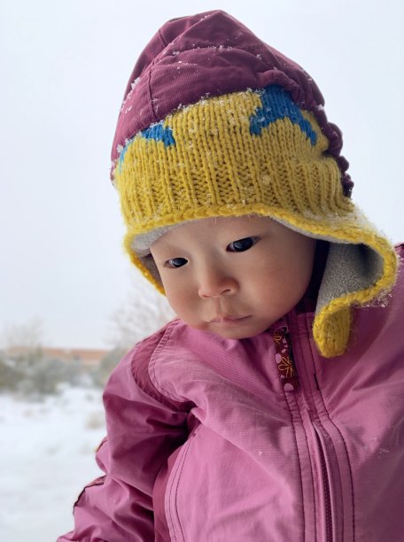 婴儿在雪图片下载