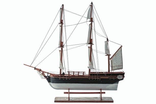 手工制作的模型。美丽的手工模型的赏金孤立在白色背景。图片下载