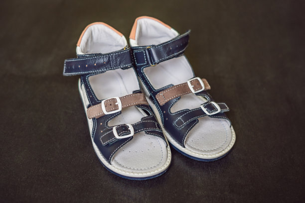 儿童矫形鞋。托马斯·希勒，足弓支撑图片下载