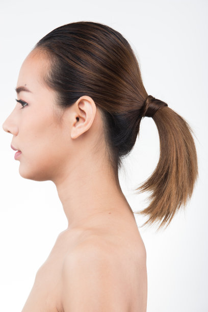 亚洲女人化妆后的发型图片下载