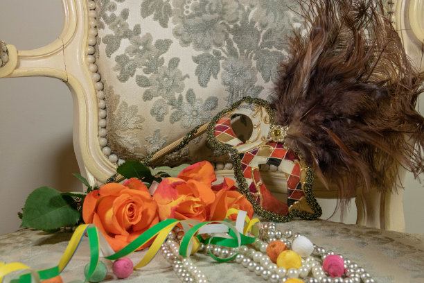 面具，鲜花，沙龙舞和彩带的狂欢节和花Corso图片下载