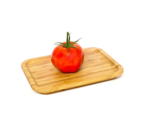番茄，带有茎的灌木番茄，很大，在一块木板上，前面是白色的背景图片下载