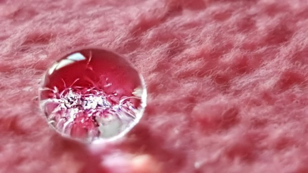水滴在织物上图片下载
