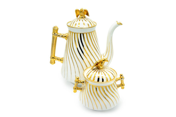 比德梅尔时代的古董瓷器咖啡壶和糖盒。金色的条纹和顶部的鹰图片下载