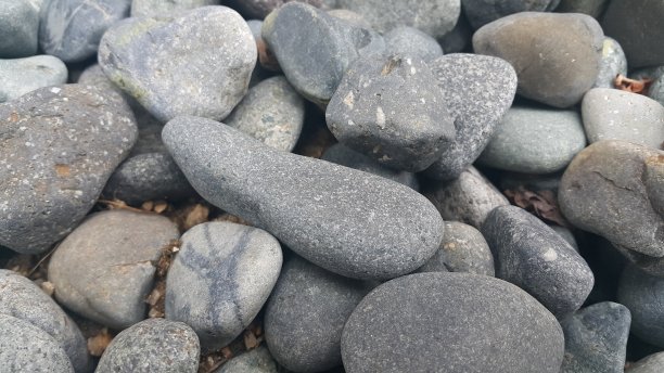 卵石，小的，圆形的，光滑的岩石纹理背景的文本。图片下载