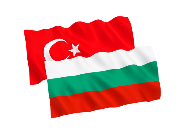 白色背景上的土耳其和保加利亚国旗图片下载