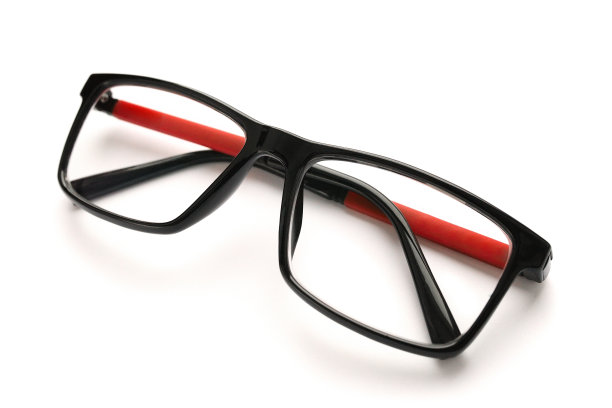 玻璃隔离在白色与剪切路径。黑眼罩孤立背景图片下载